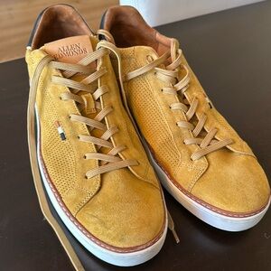 Lightly Worn Men's Size 11.5 E Allen Edmonds Alpha Suede sneaker